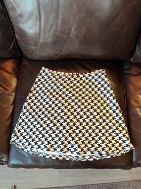 Black & White Houndstooth Mini Skirt - Sleek A-Line